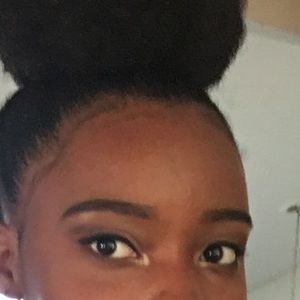 Meet your Posher, Raquel